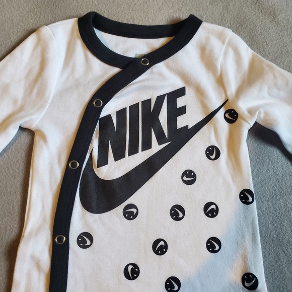 Nike baby sleeper - 3M - Smiley faces - Picture 2 of 8